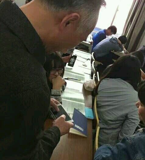 老师为鼓励学生与其打游戏,却被家长打小报告!还被学校开除了?