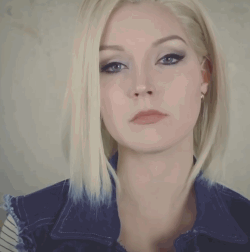 美女Cos《龙珠斗士Z》人造人18号 冷艳御姐杀气十足