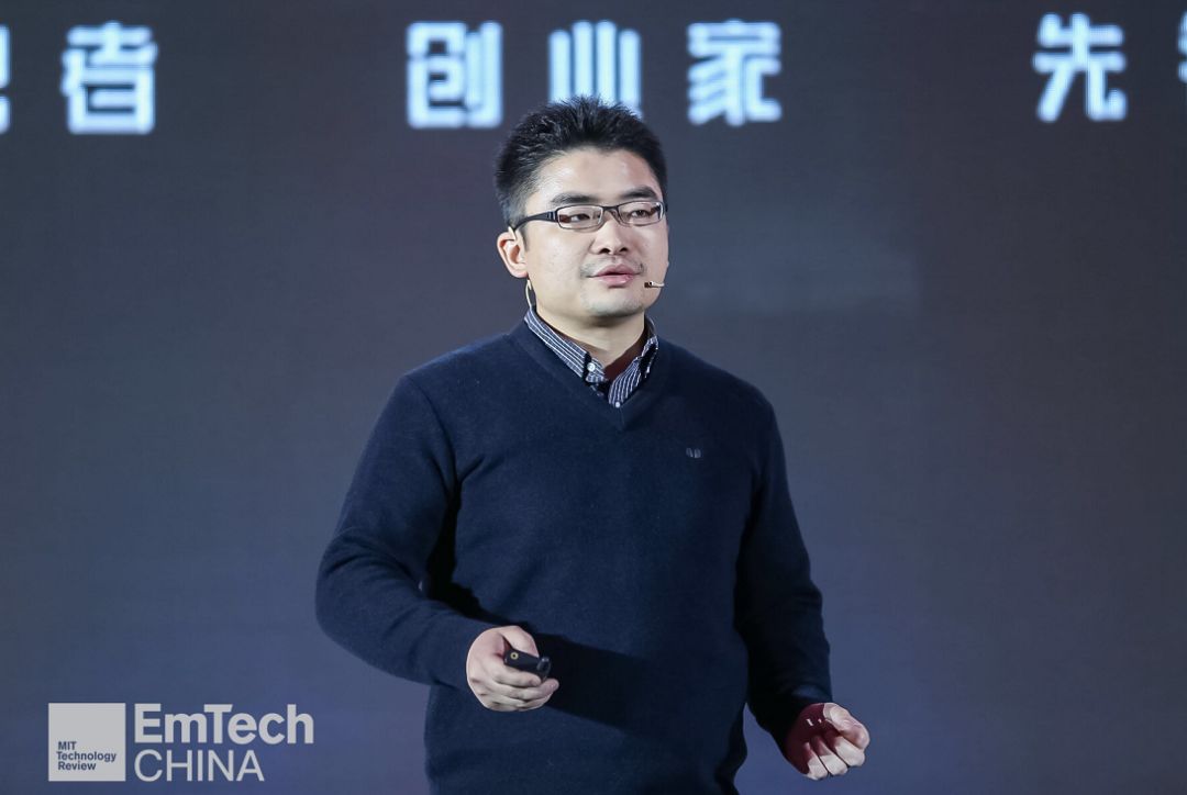 宋健人口预测模型_图为指导人员宋健(左)、付建华(右)现场查看档案资料-广州