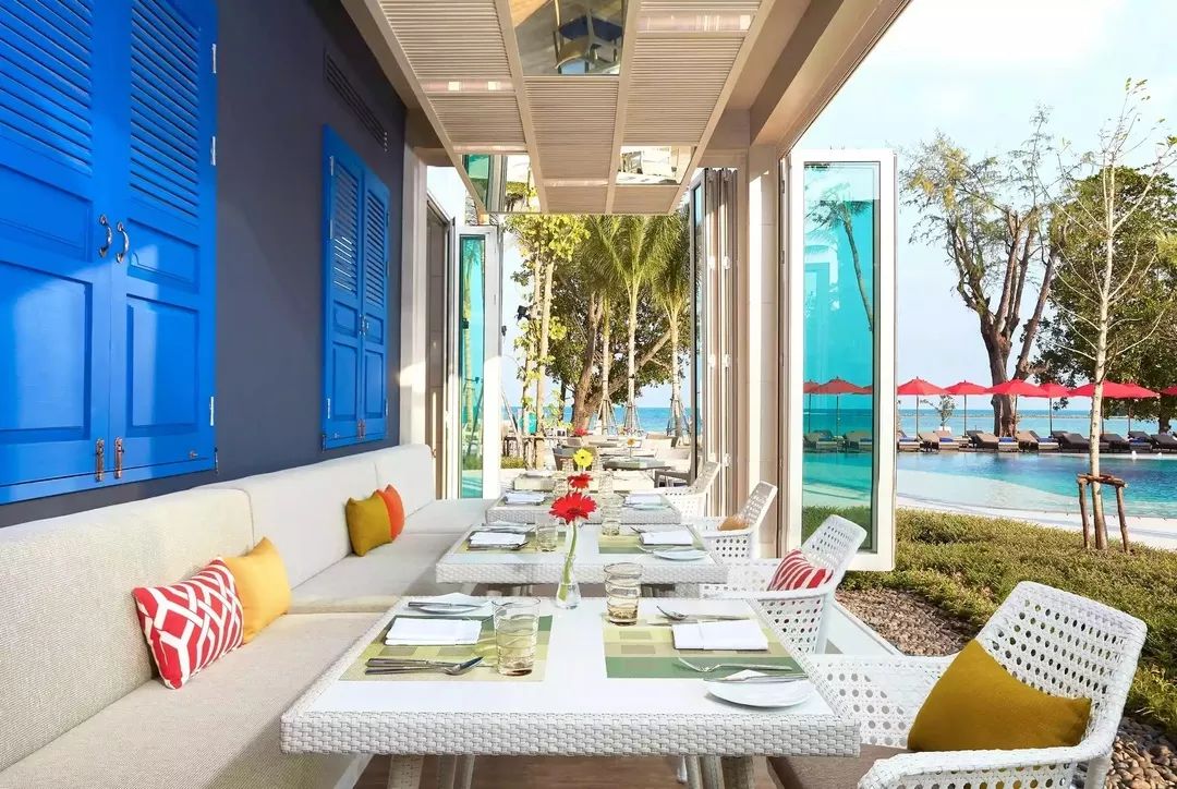 过够了两点一线的生活,不如来场现实逃避