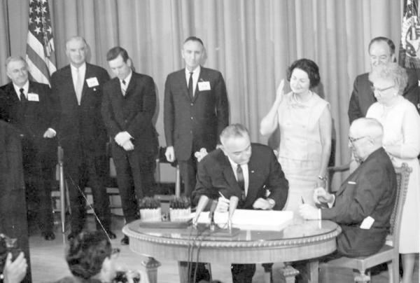 1958年人口_1958年出生的属狗人一生运势如何