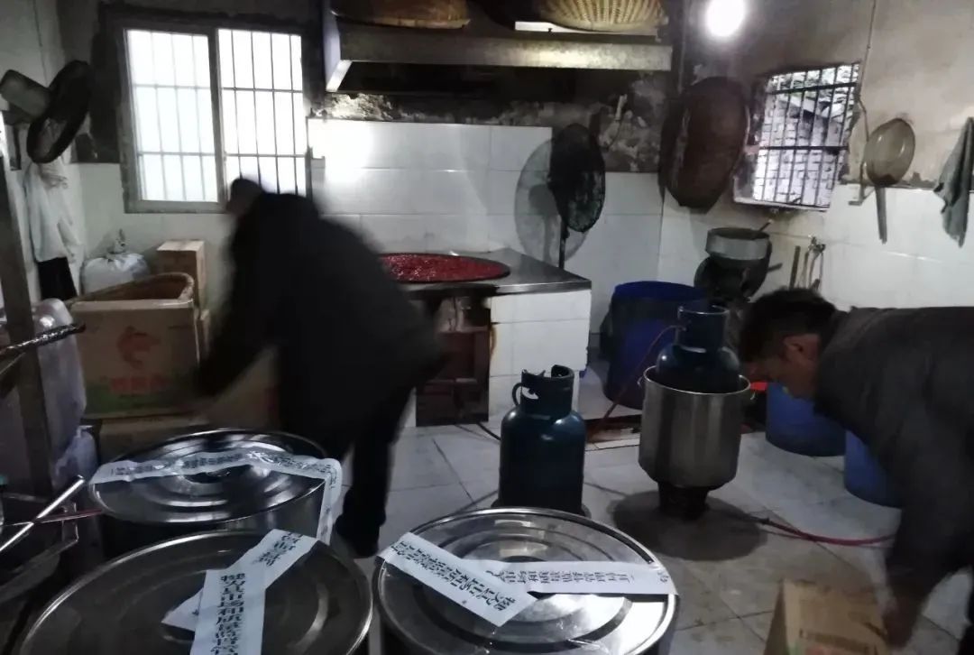 网红火锅店用的是地沟油？老板一审获刑7年