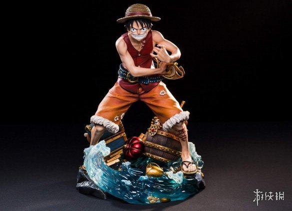 《海贼王》路飞霸气主题雕像 身披黑色斗篷魅力十足