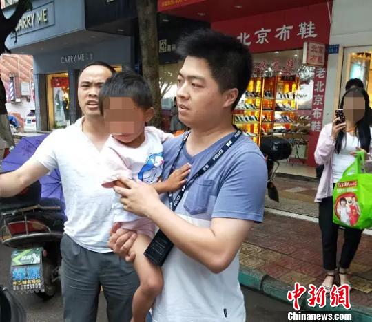 江西省赣州市警方消息，7日11时许，被拐18小时的3岁女童陈明惠在该市于都县城区被南康区警方成功解救。（赣州警方图片）