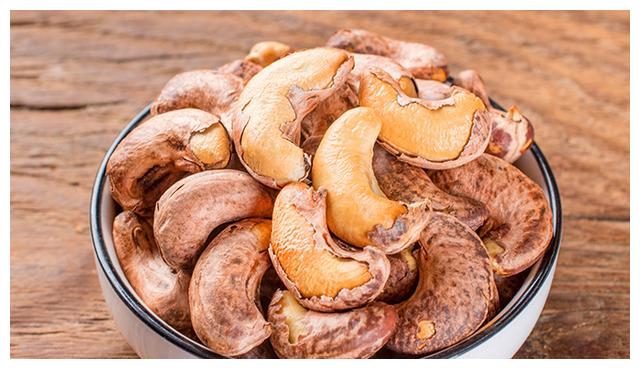 为啥买的腰果都不带壳呢,它到底是怎么长出来的?