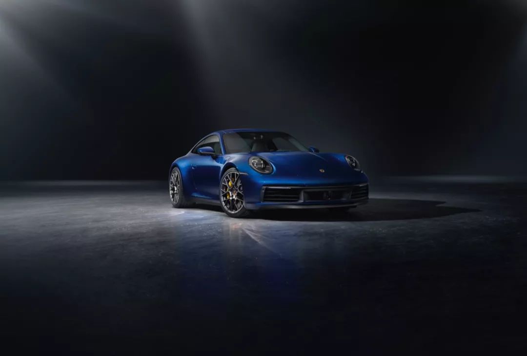 什么让保时捷的展台人山人海?Cayenne Coupé和全新911啊!