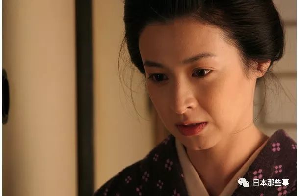 《母亲》里吉永小百合的小姑野上久子