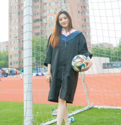 世界杯捧红这位神似张柏芝的央视第一美人