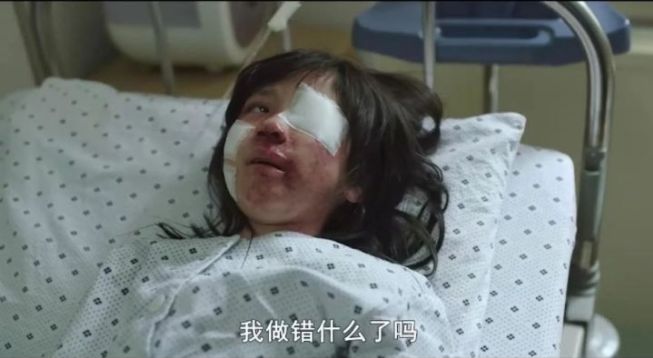 (素媛在医院醒来。图片来源:电影《素媛》视频截图)