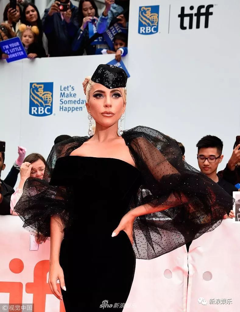 不懂时尚 | 这是要起飞？但她真是肉眼可见的美了好多！