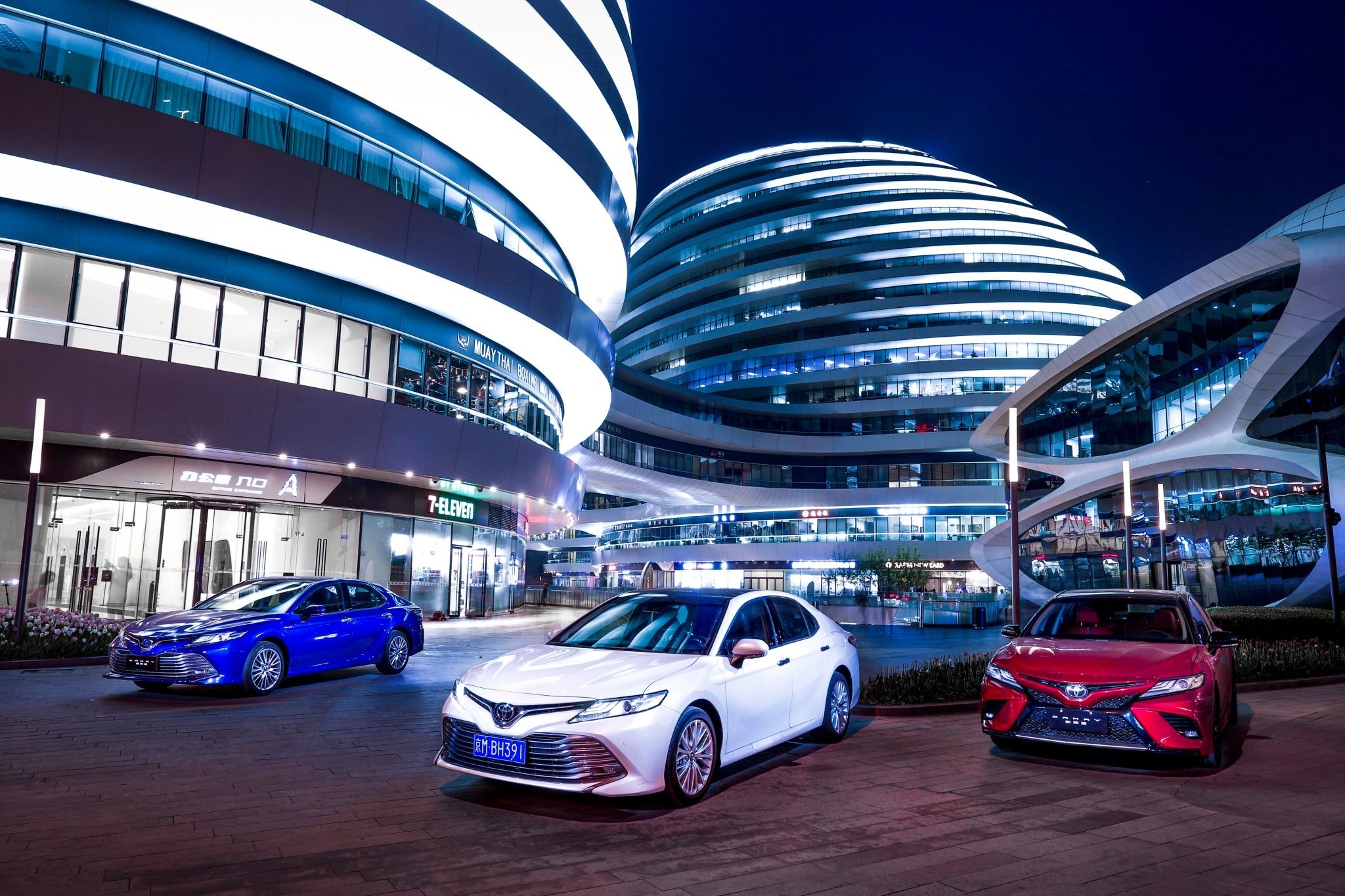 逼格满满的“杀手锏”，全新第八代凯美瑞就是这么拽