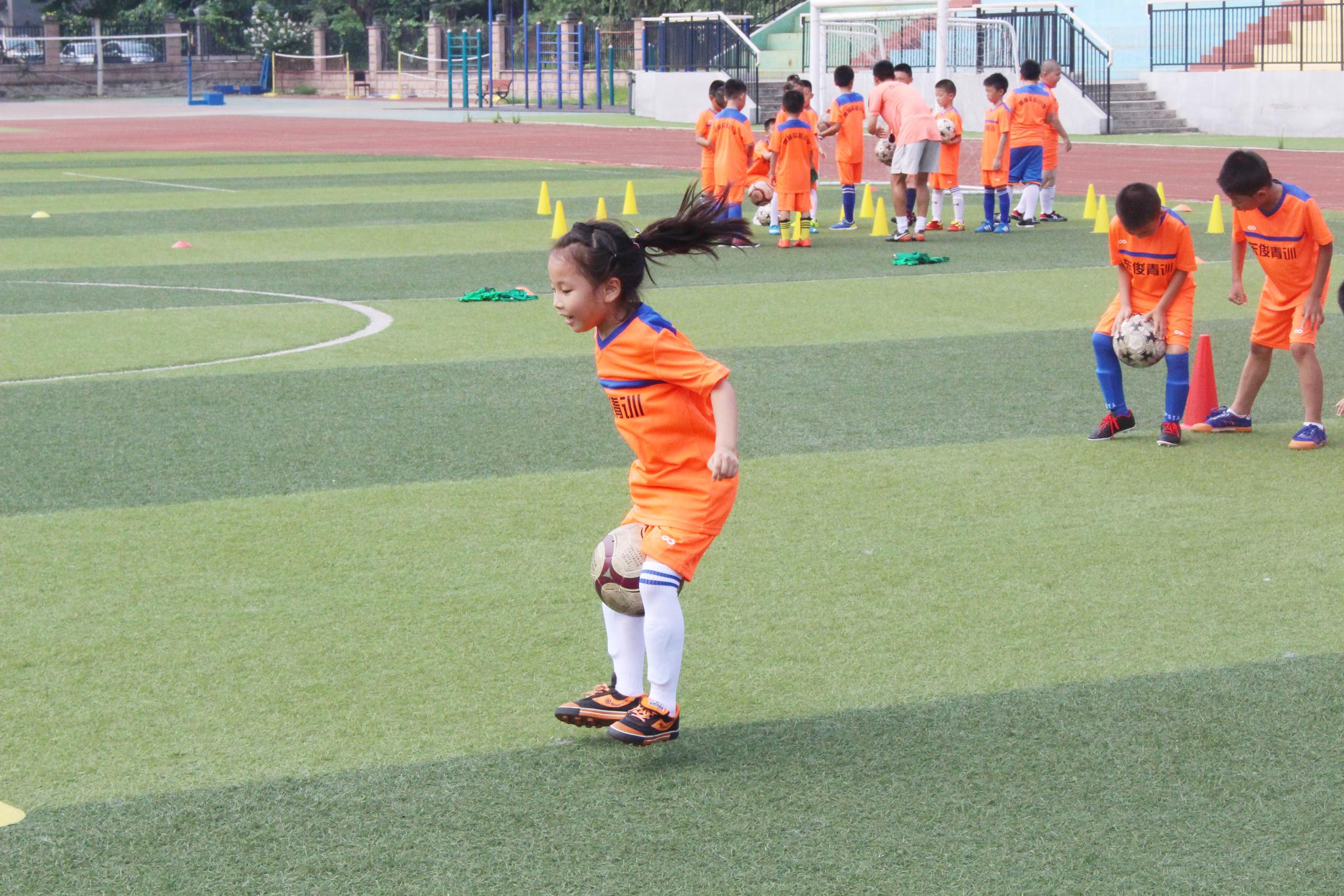 这个夏天,济南盛福实验小学足球公益夏令营再