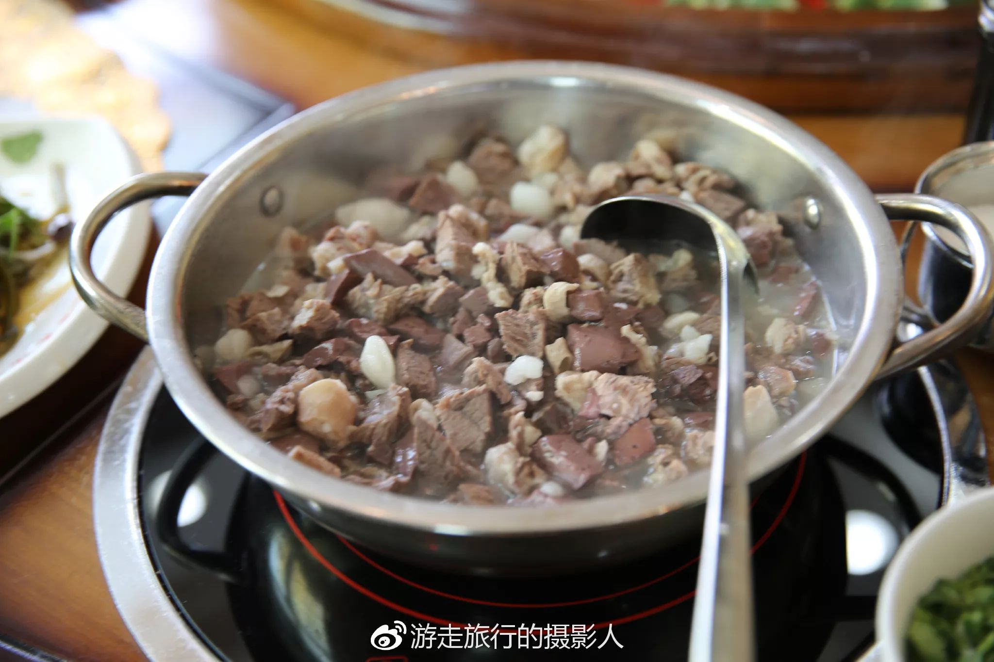 经五个小时熬制的小市羊汤,好吃到令人舔碗