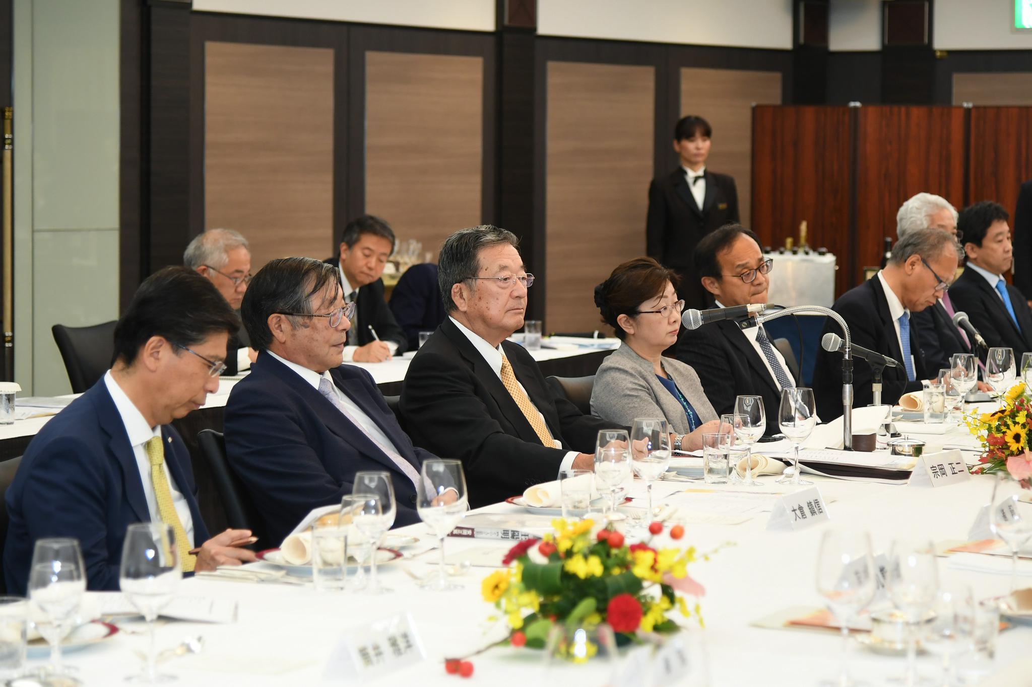 3---DPC_4563-----新日铁住金株式会社、东工KOSEN株式会社、株式会社三井住友银行、株式会社日新、日中平和观光株式会社、日本网际网路先机公司、株式会社国际协力银行等知名企业负责人参会并作发言。杜朋城 摄影.jpg 孙志刚书记在日本会见日中经济协会会长宗冈正二