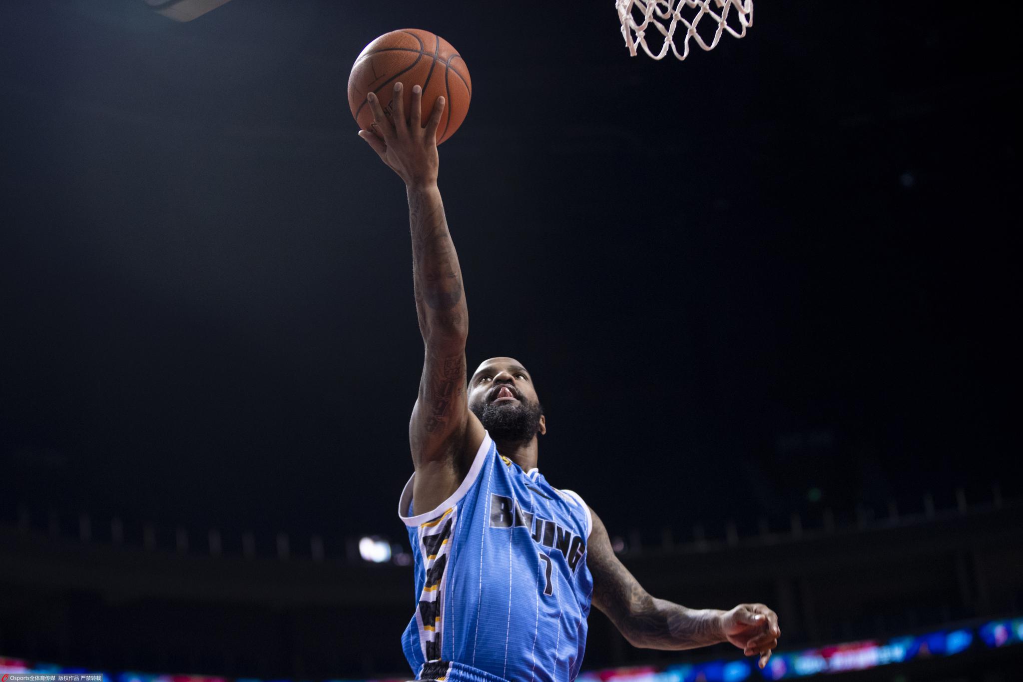 体育晨报：张帅进大满贯决赛圆梦，巴萨豪砸签妖星