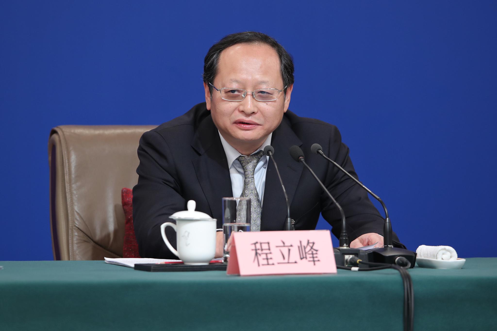 程立峰回答记者提问。新京报记者 彭子洋 摄