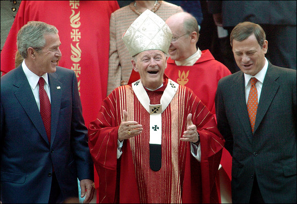 12年前,麦卡里克在总统的陪伴下,从华盛顿总主教的位置上光荣退休