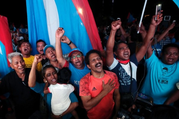 92岁马哈迪赢得马来大选 将终结现政权60年历史