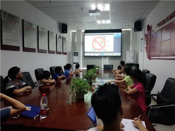 金山街道金湖社区开展暑期儿童安全宣传教育活