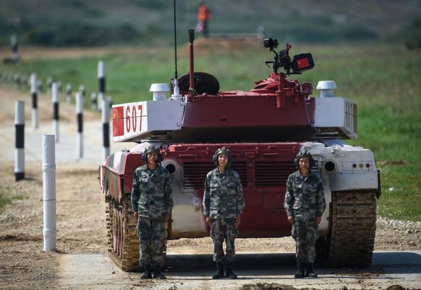 中国队“坦克两项”小组领先 俄借军事比赛“秀肌肉”