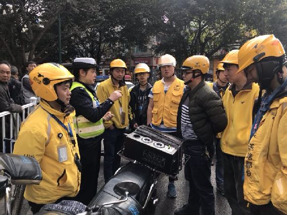 九龙坡区交巡警走进美团外卖开展交通安全宣传