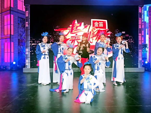 巴南区焱之舞艺术团参加安徽卫视《一起来跳舞