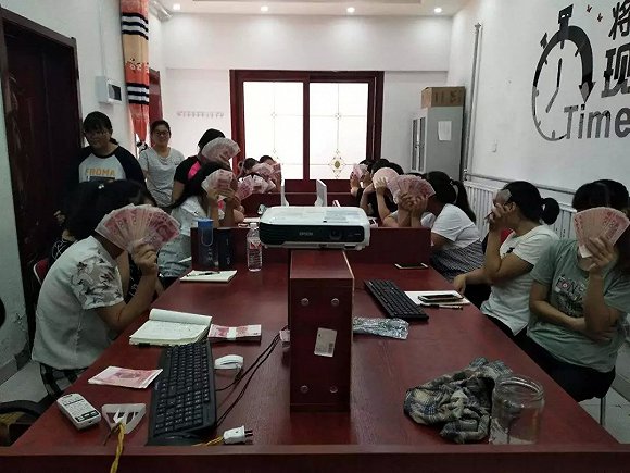8月25日,李传帅给员工发了7月的工资图片由受访者提供
