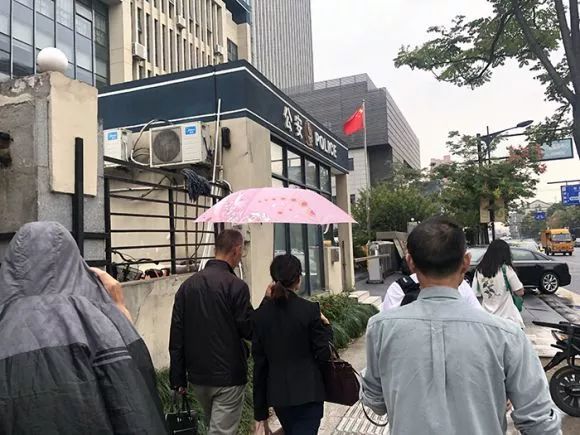 澳门金沙城线上娱乐场·学学经常请吃饭的漂亮姐姐,这几款颜值炸裂的墨镜,在杭州就能买到!