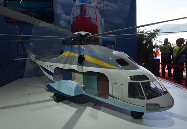 　2018年11月7日，在2018珠海航展上拍摄到的中俄联合研发的新一代重型直升机1：8模型。东方IC   图片来源：新民晚报