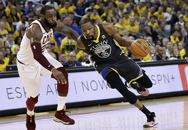 NBA新赛季赛程公布,直播和眼球都跟着詹姆斯去