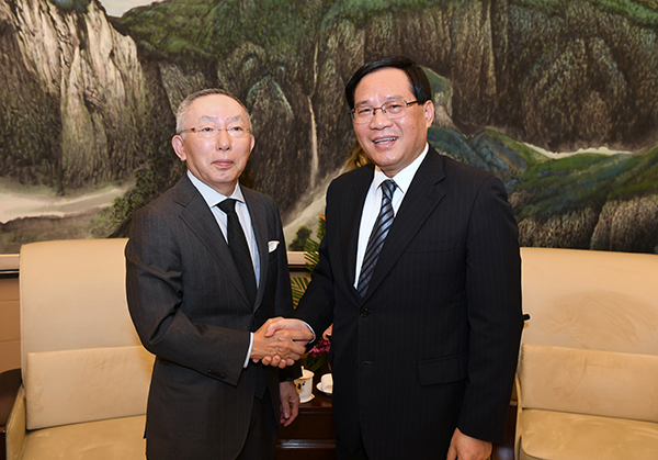 李强会见迅销集团董事长:努力打响上海购物品