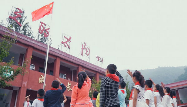 微视频丨第一粒扣子