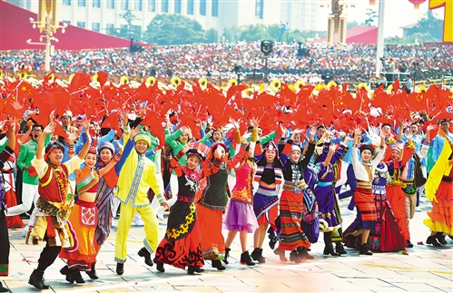 庆祝中华人民共和国成立70周年大会上的群众游行方队。 经济日报·中国经济网记者 高兴贵摄
