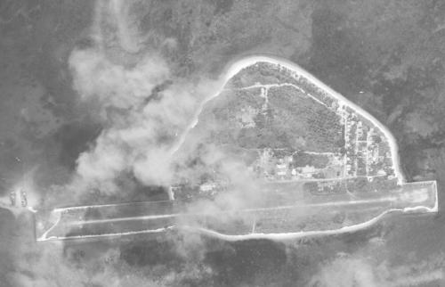 美国智库亚洲海事透明倡议组织近日发布的卫星照片显示，菲律宾正在其非法占领的中业岛上翻修机场跑道。