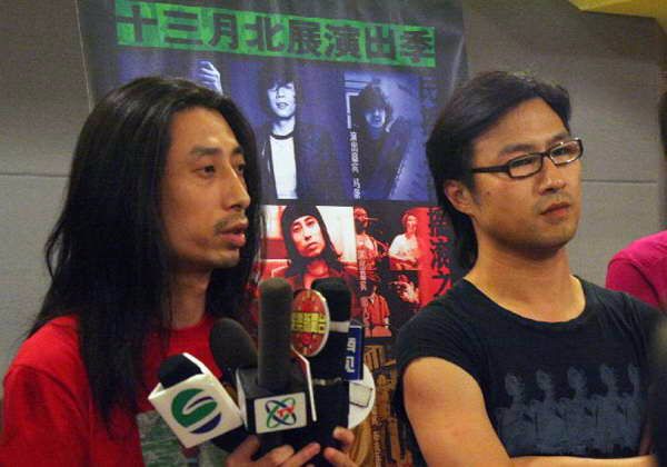 谢天笑演唱会引轰动，唱四首歌被紧急叫停，原因令人匪夷所思