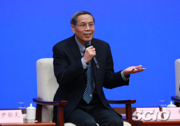 中南财经政法大学原校长吴汉东 国新办网站 图