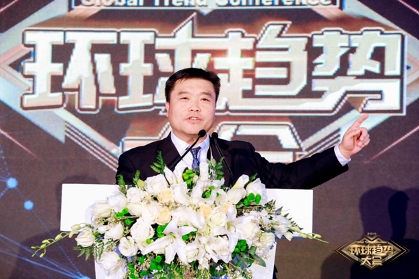 tnt娱乐平台_酒司机夜晚开车来自首 举双手主动要求酒精测试