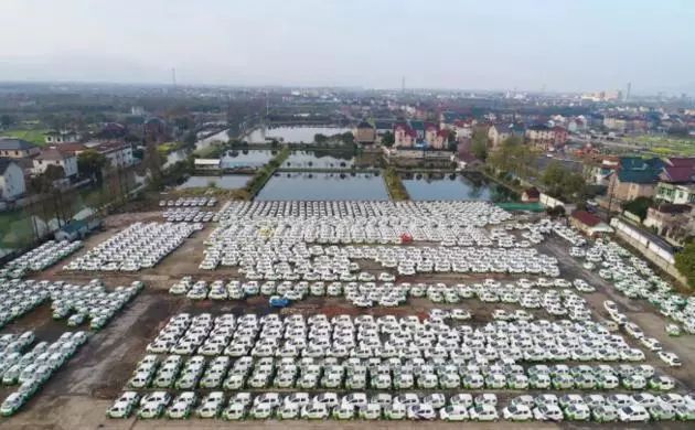 嘉兴又现共享汽车“坟场”:一千多辆共享汽车被弃荒野