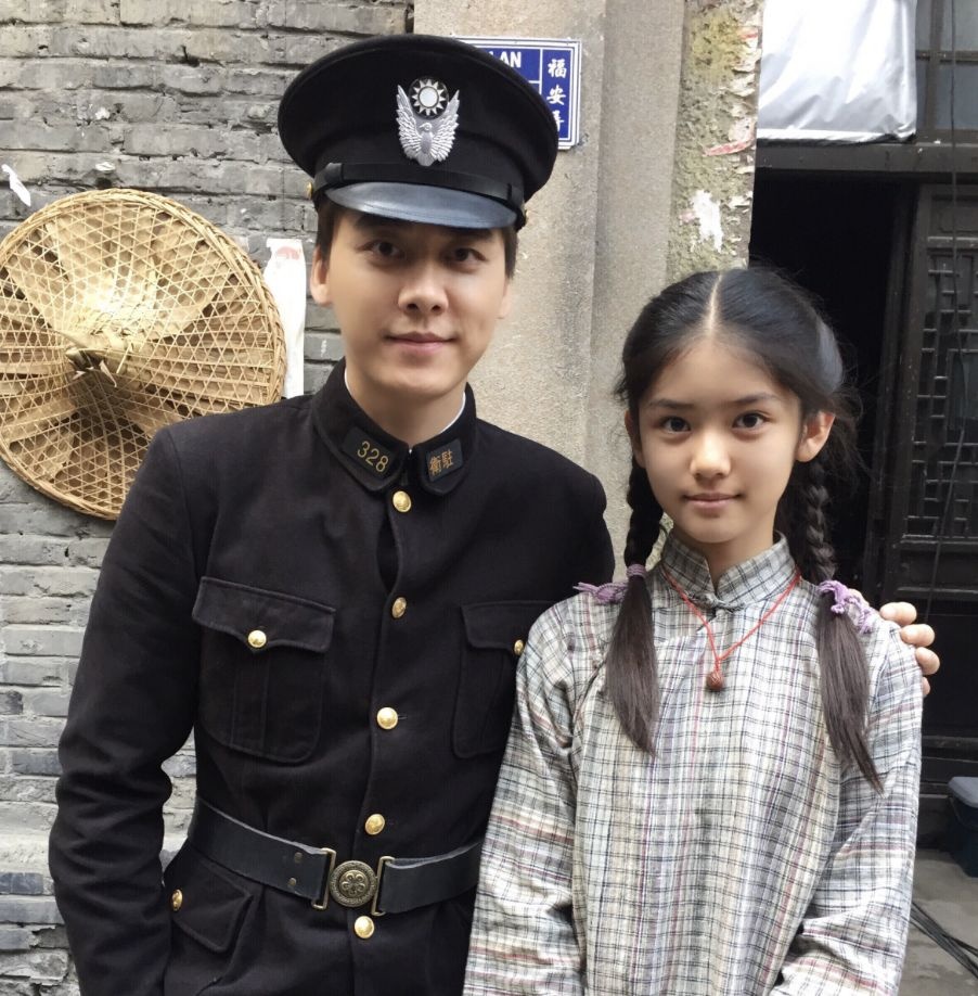 才13岁!就美到能演佟丽娅的少女期还搭档李易峰,什么来头?