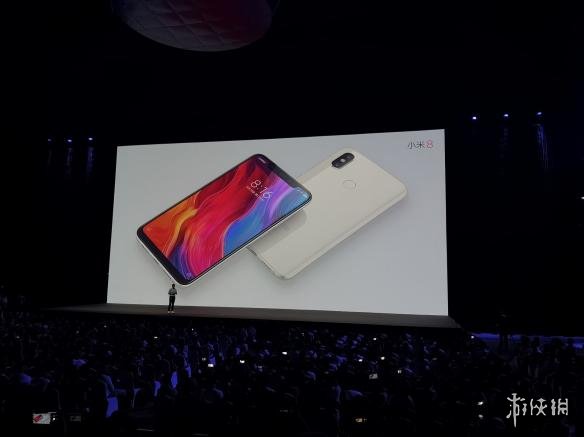 小米8正式亮相:四种配色 一键隐藏刘海屏 !