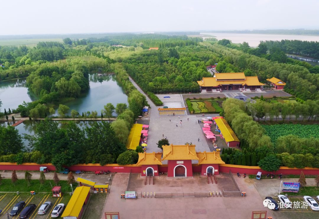 一日观遍秀丽河山，享尽人间至味。