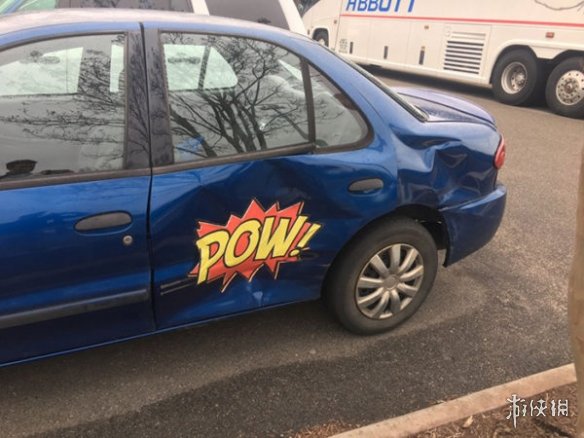 剐蹭凹痕那又怎样?国外网友汽车损伤创作图集欣赏