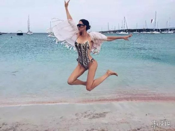 你能看出她快50了吗?奶奶级的火辣美人堪称岁月宠儿