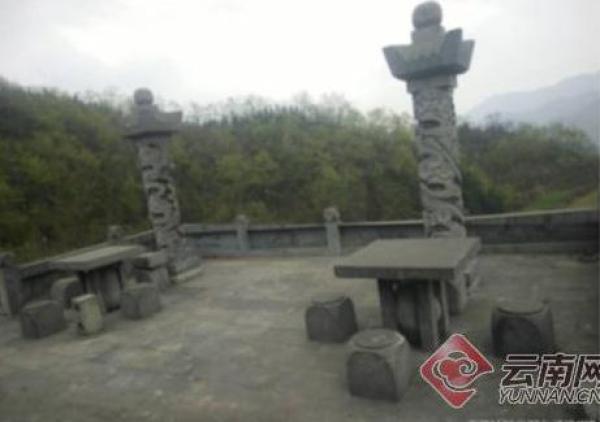 村副支书被指建豪华“活人墓”。 村民供图