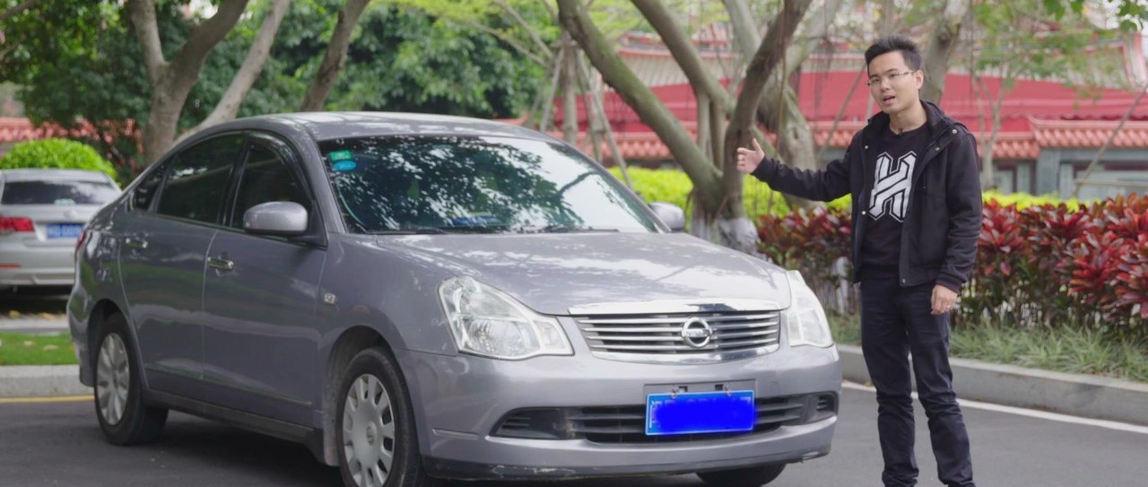 十二年经典日产破沙发，花费3万扛回家