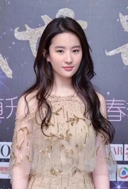 范冰冰超白 刘亦菲很瘦 明星的颜值有多扛打 路透照才最真实