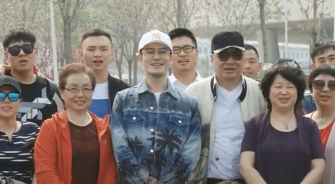 献给老总视频_老总泡妞高手视频(2)