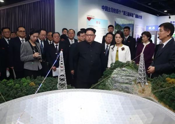 ▲資料圖片:2018年3月,金正恩參觀“率先行動 砥礪奮進——十八大以來中國科學院創新成果展”。(新華社)