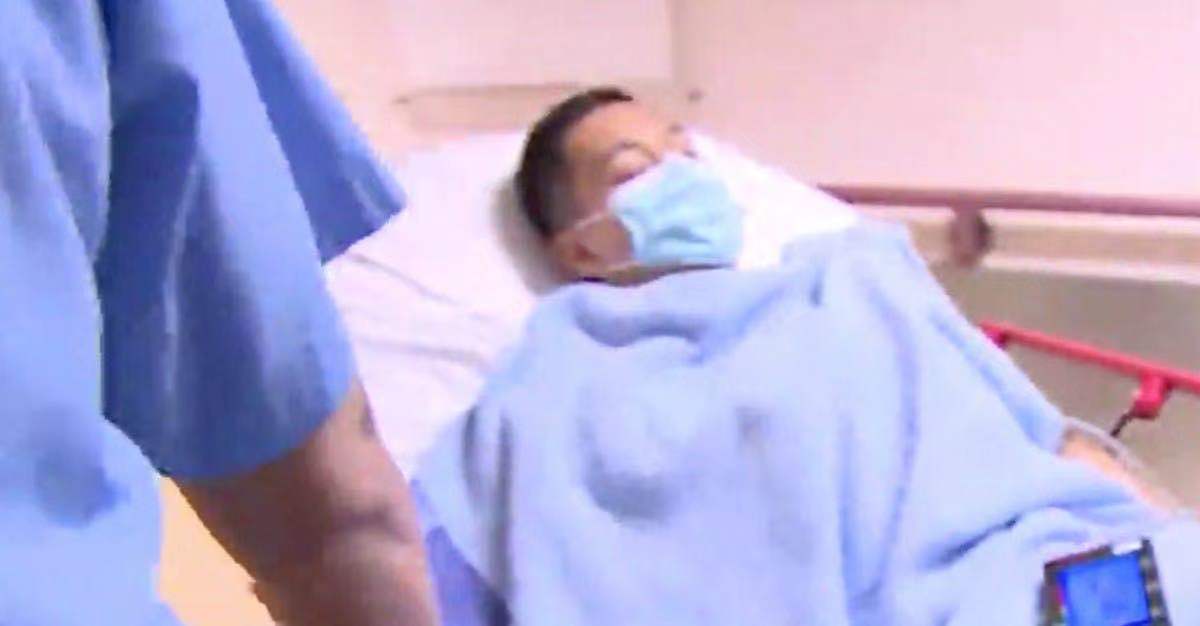  受伤警员送院治疗