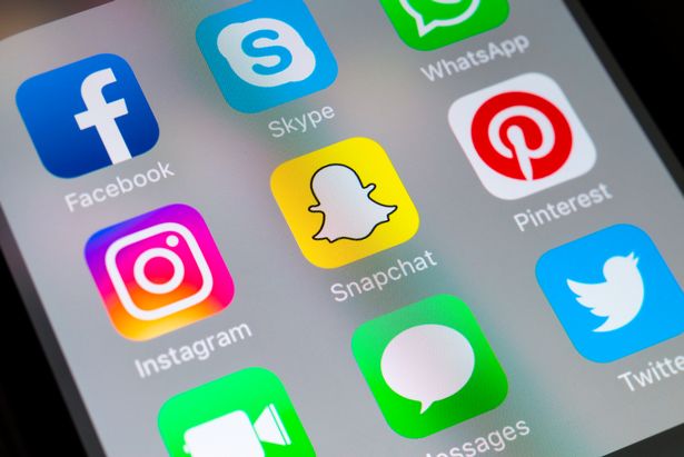 今年1月,脸书表示会打通旗下自拍(Instagram)、短信(Messenger)与聊天(WhatsAPP)软件的信息